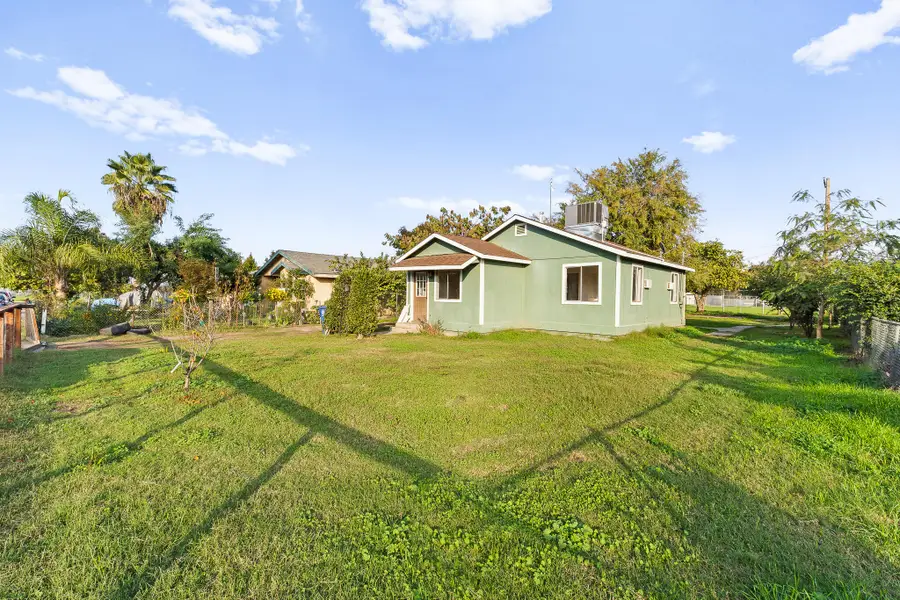 404 S Shasta Avenue, Farmersville, CA 93223 - Image #2