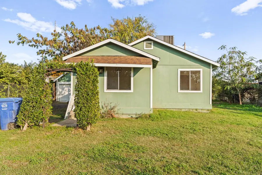 404 S Shasta Avenue, Farmersville, CA 93223 - Image #3