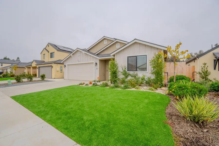 2121 E Oak Avenue, Visalia, CA 93292 - Image #3