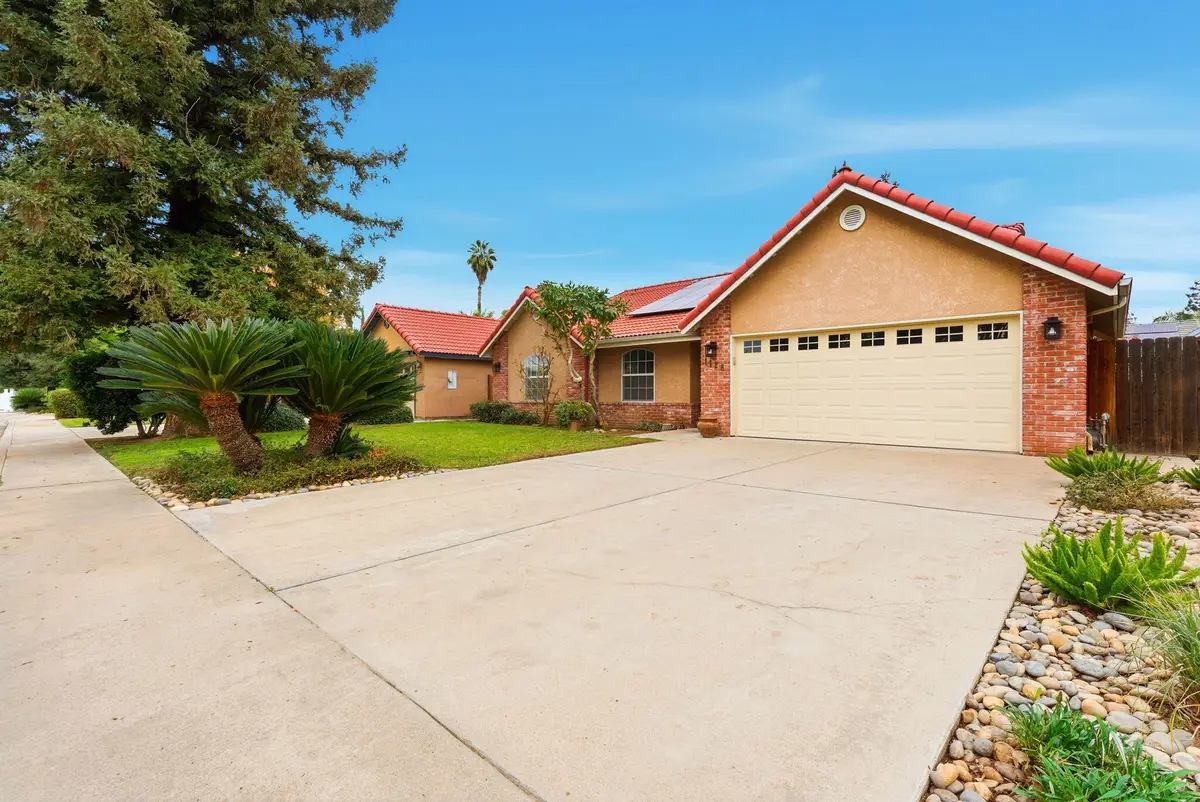 1126 N Crenshaw Street, Visalia, CA 93291 - Image #1