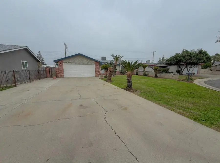 1400 W Oakland Avenue, Tulare, CA 93274 - Image #3