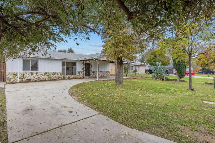 215 Lombardy Lane, Lemoore, CA 93245 - Image #2