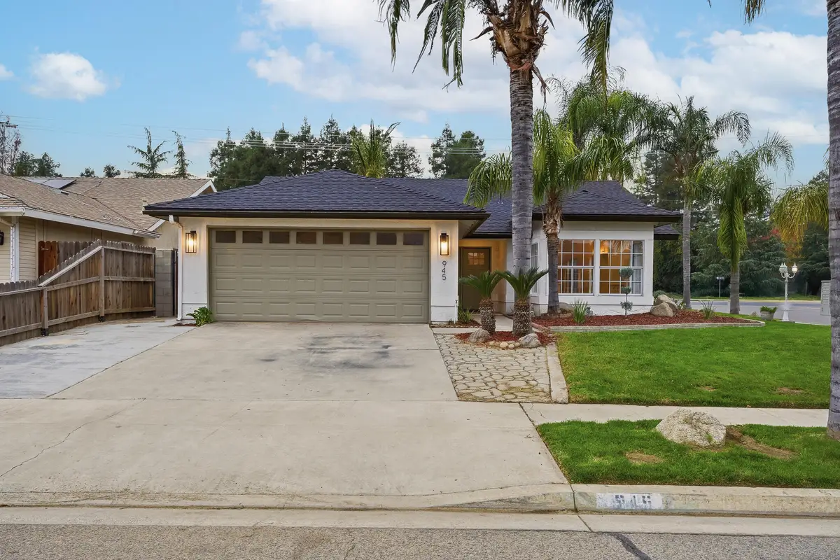945 N Oakwood Court, Visalia, CA 93291 - Image #1