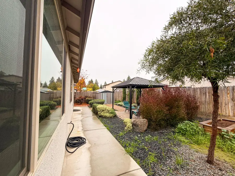 1810 E Monte Vista Avenue, Visalia, CA 93292 - Image #3