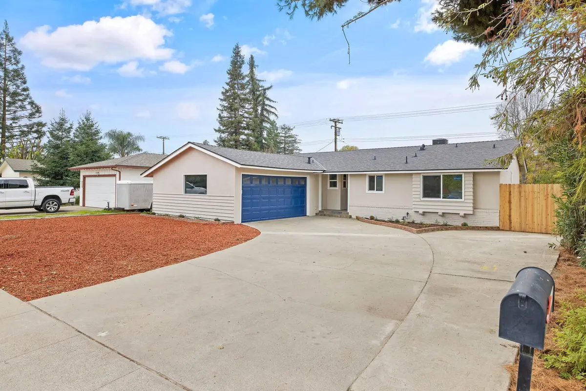 2039 S Locust Street, Visalia, CA 93277 - Image #1