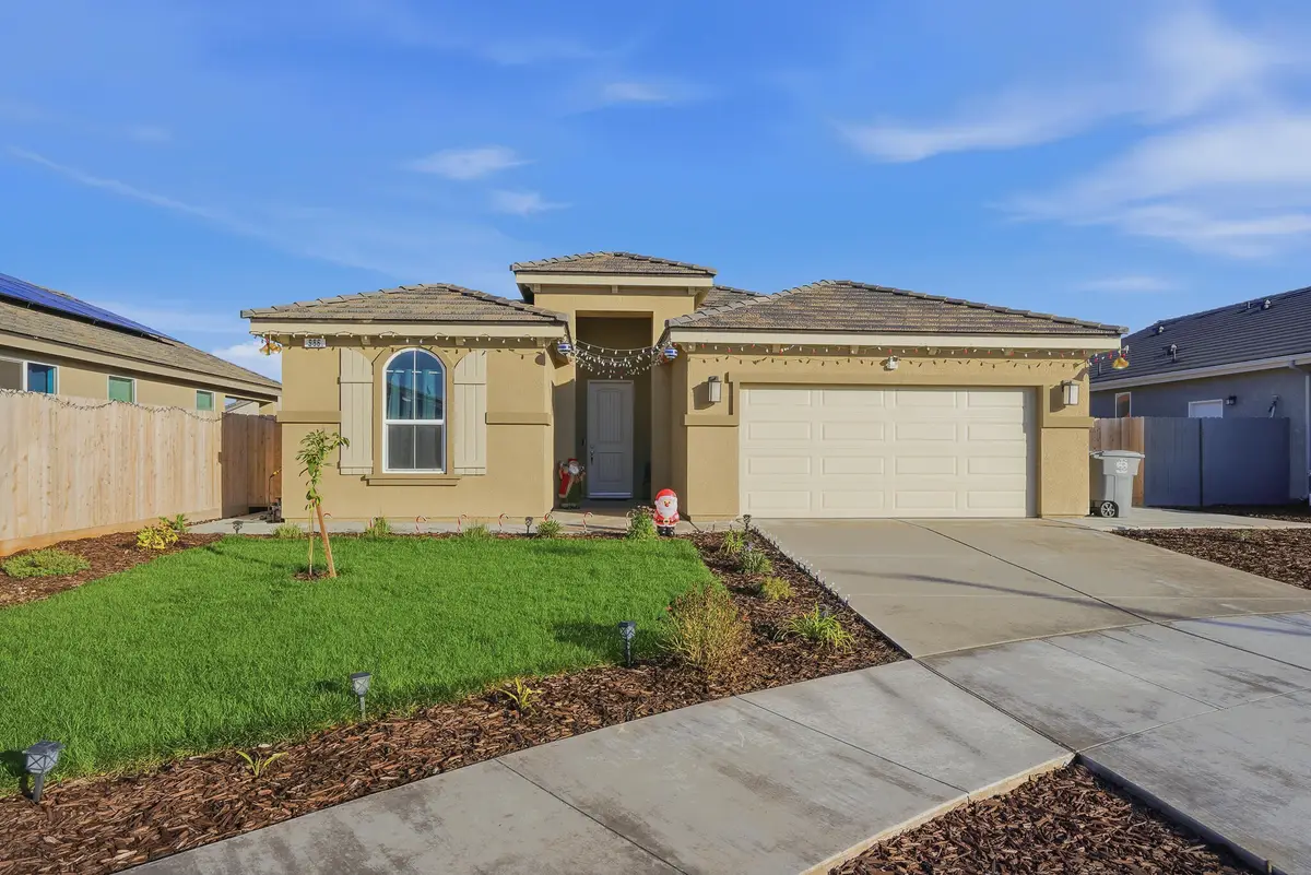 986 S Walnut Avenue, Kerman, CA 93630 - #1
