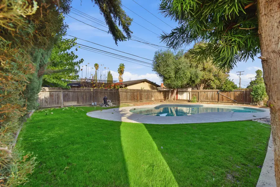 524 E Cypress Avenue, Visalia, CA 93292 - Image #3