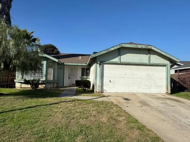 370 W Beechwood Drive, Tulare, CA 93274 - #1