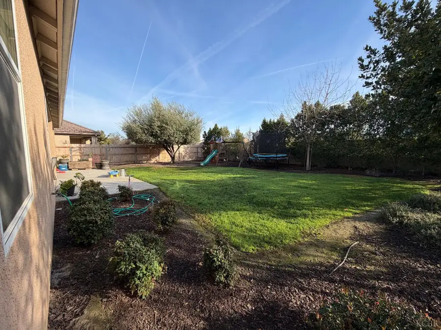 2215 Madeline Drive, Hanford, CA 93230 - #2