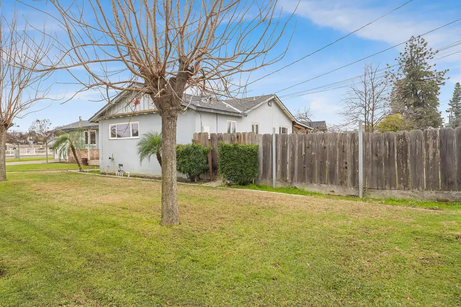 683 N Villa Avenue, Dinuba, CA 93618 - Image #2