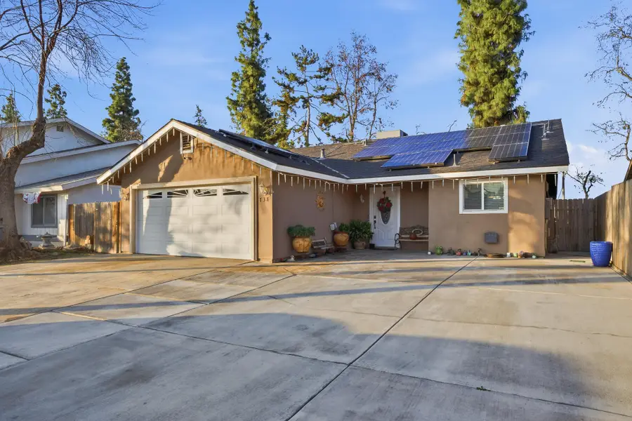 738 W Lark Court, Visalia, CA 93291 - Image #2