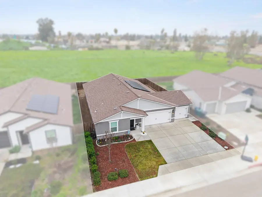 2367 Sawgrass Avenue, Tulare, CA 93274 - Image #2