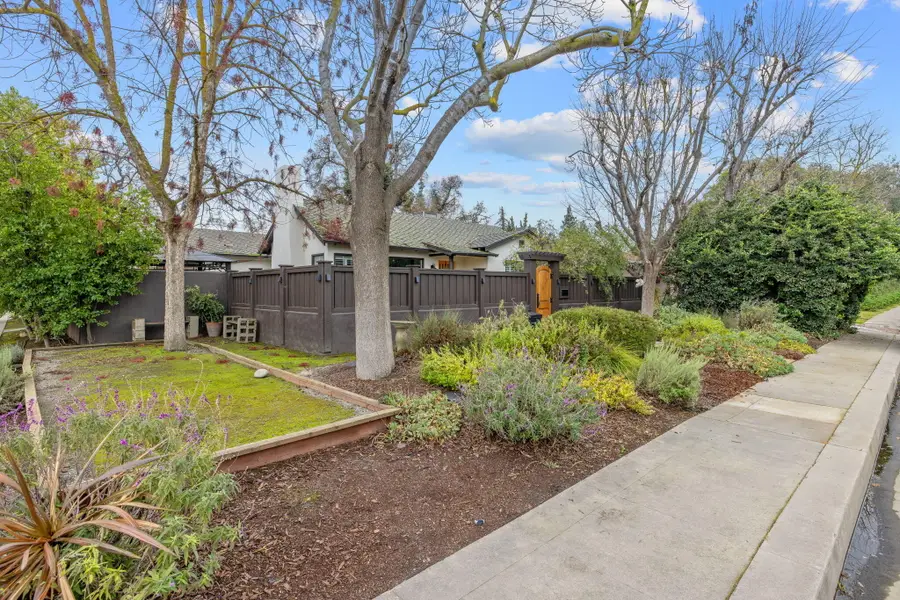 1501 W College Avenue, Visalia, CA 93277 - Image #3