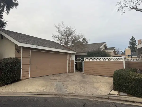 1338 E Castlecrest Avenue, Visalia, CA 93292