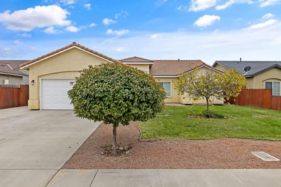 7403 Ensminger Avenue, Visalia, CA 93291 - Image #2