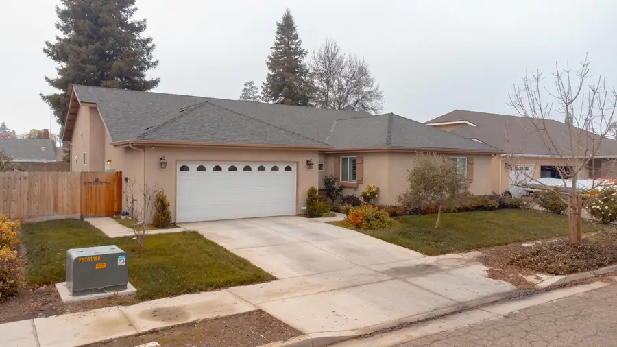 2113 S Columbus Court, Visalia, CA 93277 - Image #2