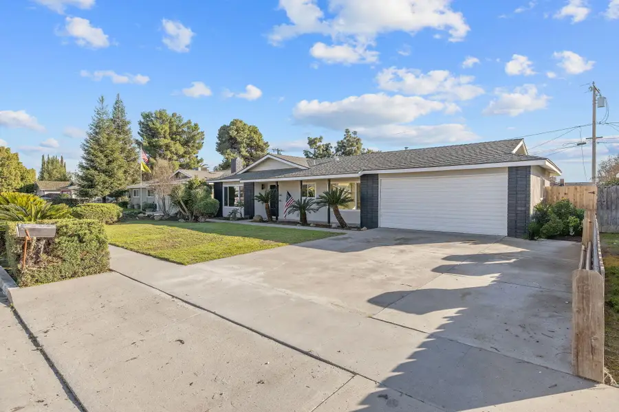 1747 E Sonora Avenue, Tulare, CA 93274 - Image #3