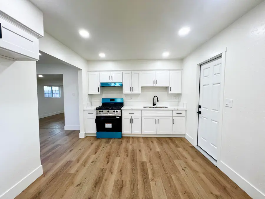 188 E Citrus Drive, Farmersville, CA 93223 - Image #3