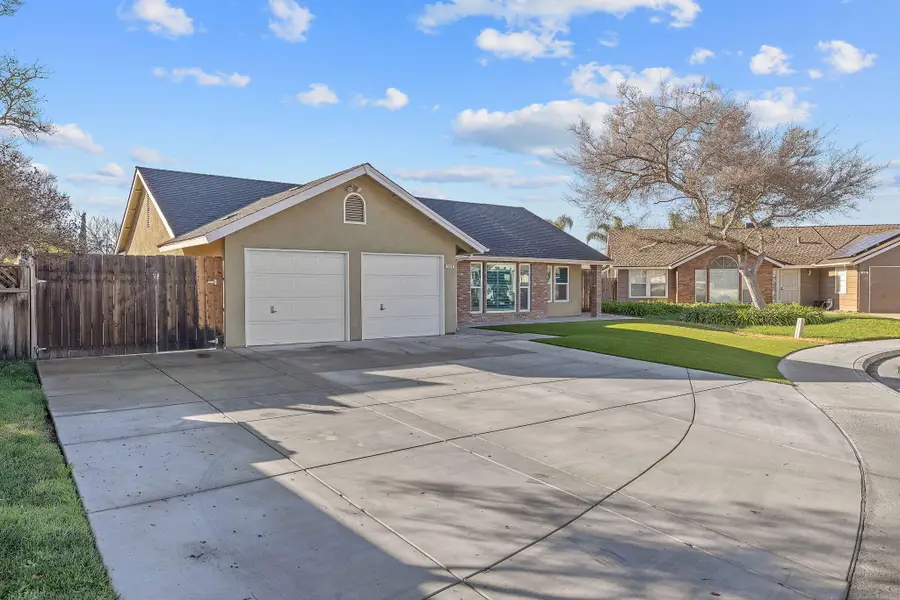 399 Palm Circle, Hanford, CA 93230 - Image #2