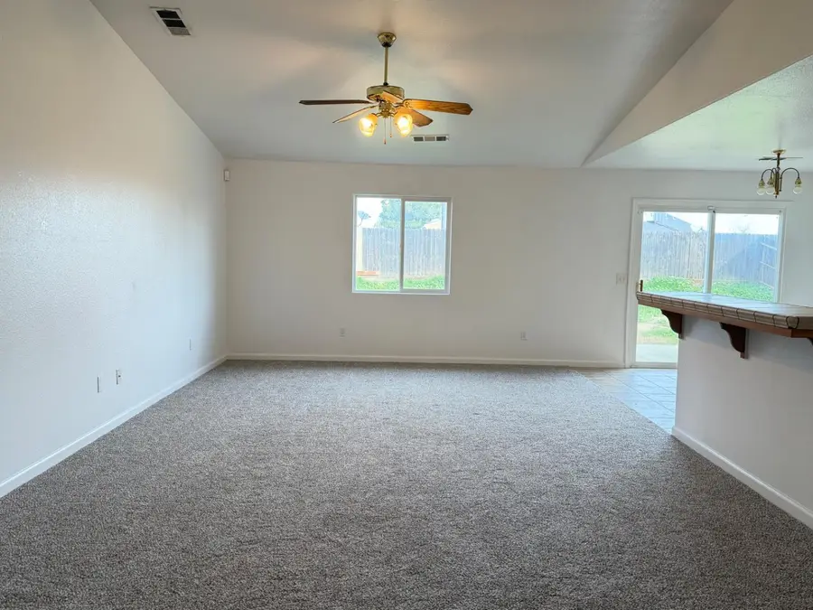 946 W Mammoth Pool Way, Hanford, CA 93230 - #2