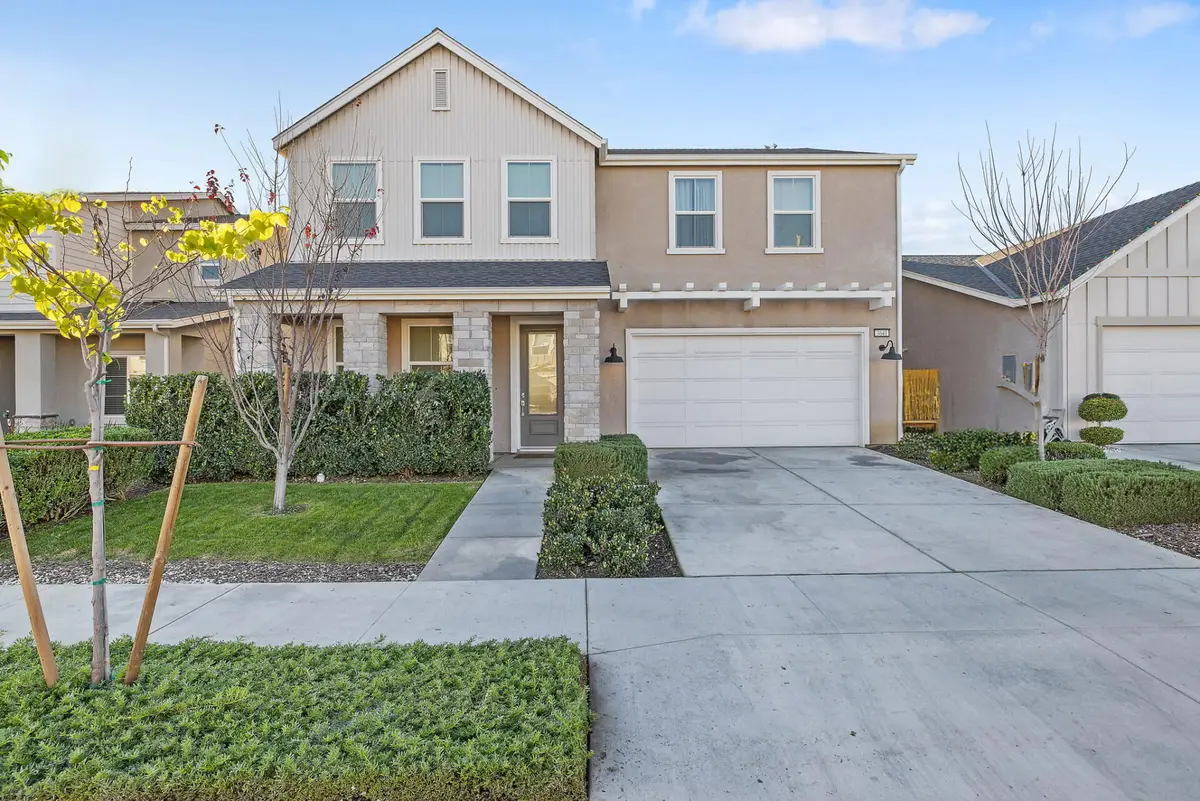 3641 N Summers Court, Visalia, CA 93291 - Image #1