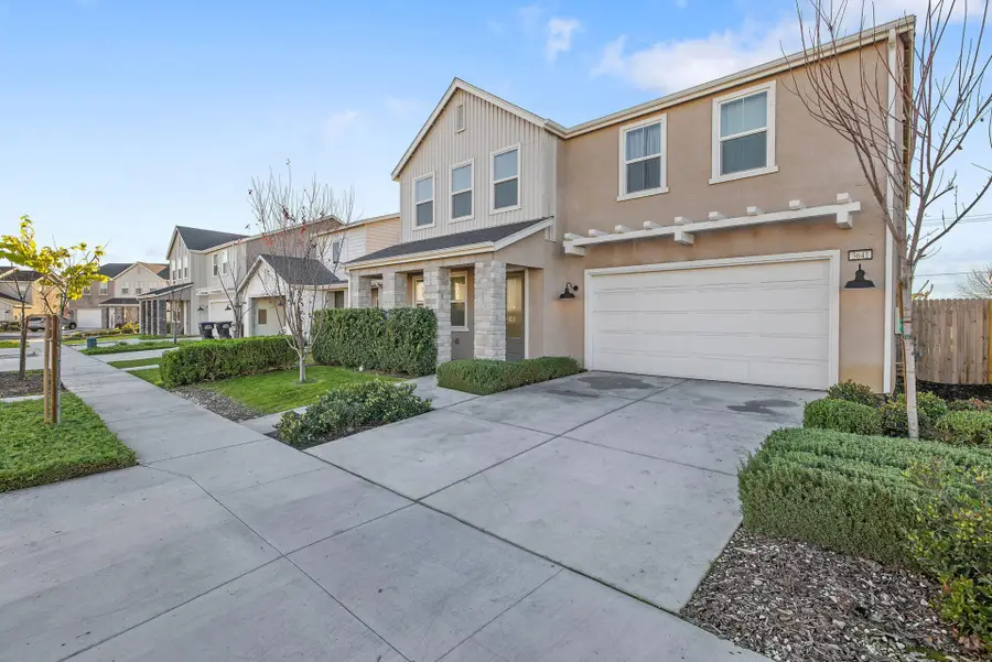 3641 N Summers Court, Visalia, CA 93291 - Image #2
