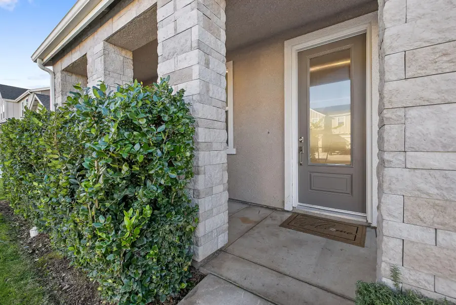 3641 N Summers Court, Visalia, CA 93291 - Image #3