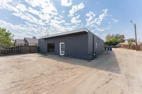 55 E Vandalia Avenue, Porterville, CA 93257