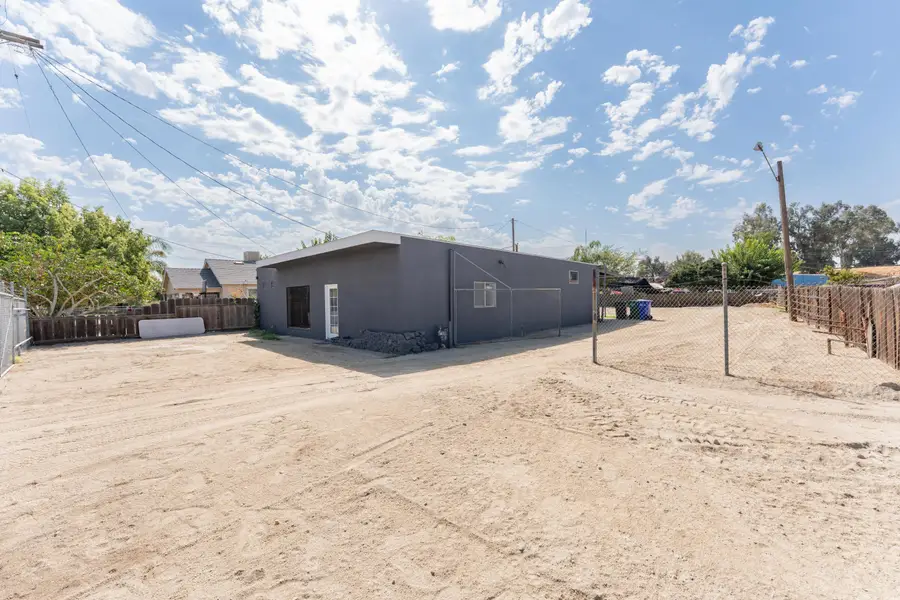 55 E Vandalia Avenue, Porterville, CA 93257 - Image #2