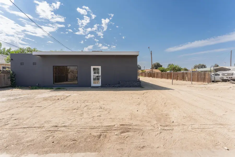 55 E Vandalia Avenue, Porterville, CA 93257 - Image #3