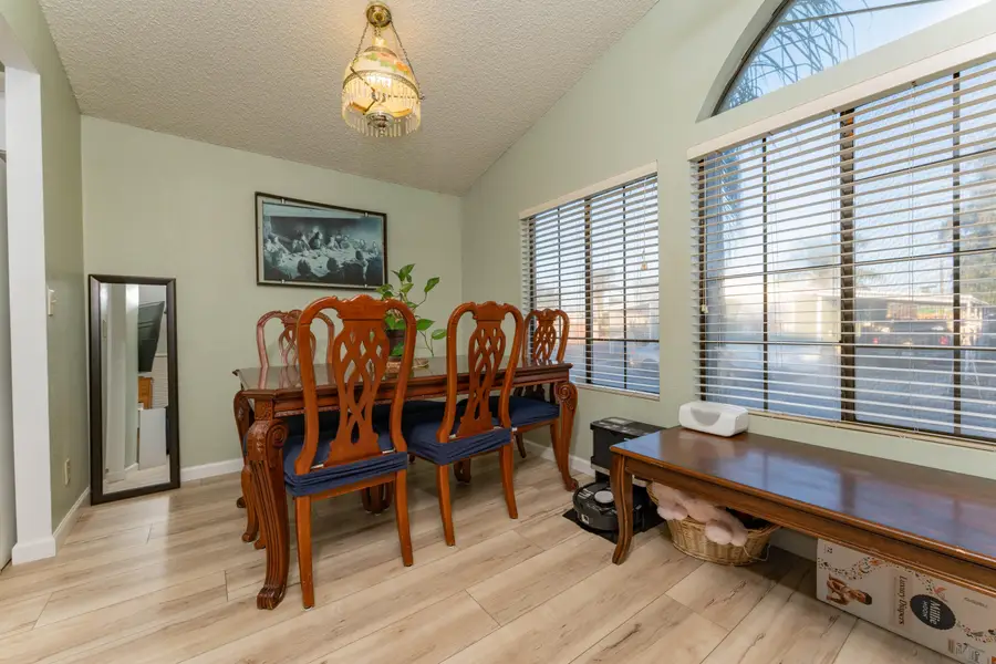 975 N H Street #11, Tulare, CA 93274 - Image #3