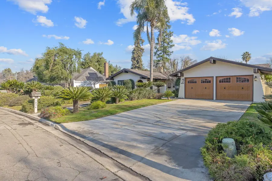 1034 N Manor Drive, Tulare, CA 93274 - Image #2
