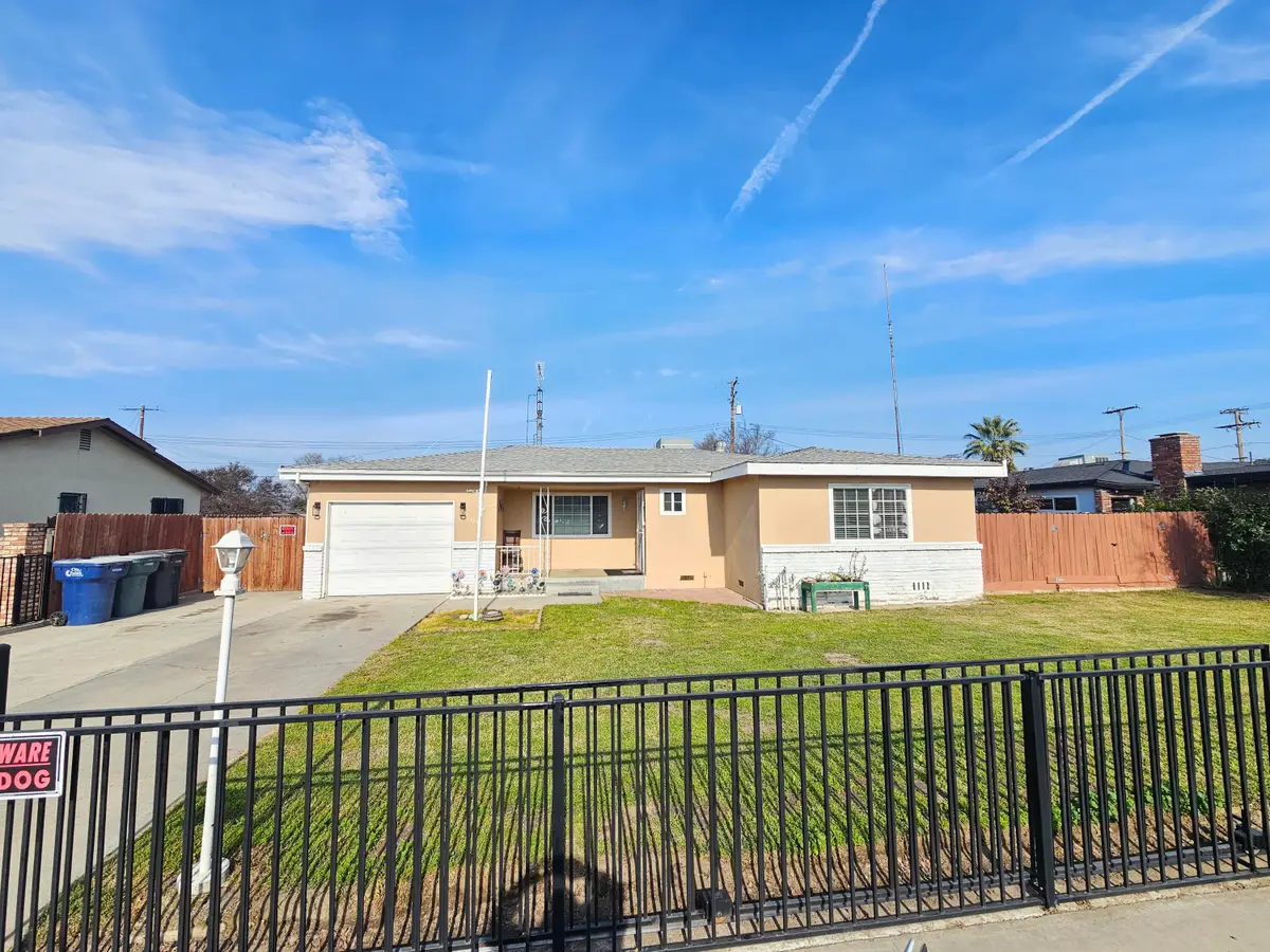 1544 E Bardsley Avenue, Tulare, CA 93274 - Image #1
