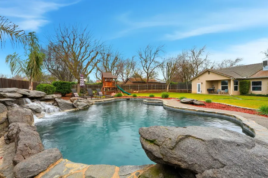 196 Hotchkiss Drive, Lemoore, CA 93245 - Image #2