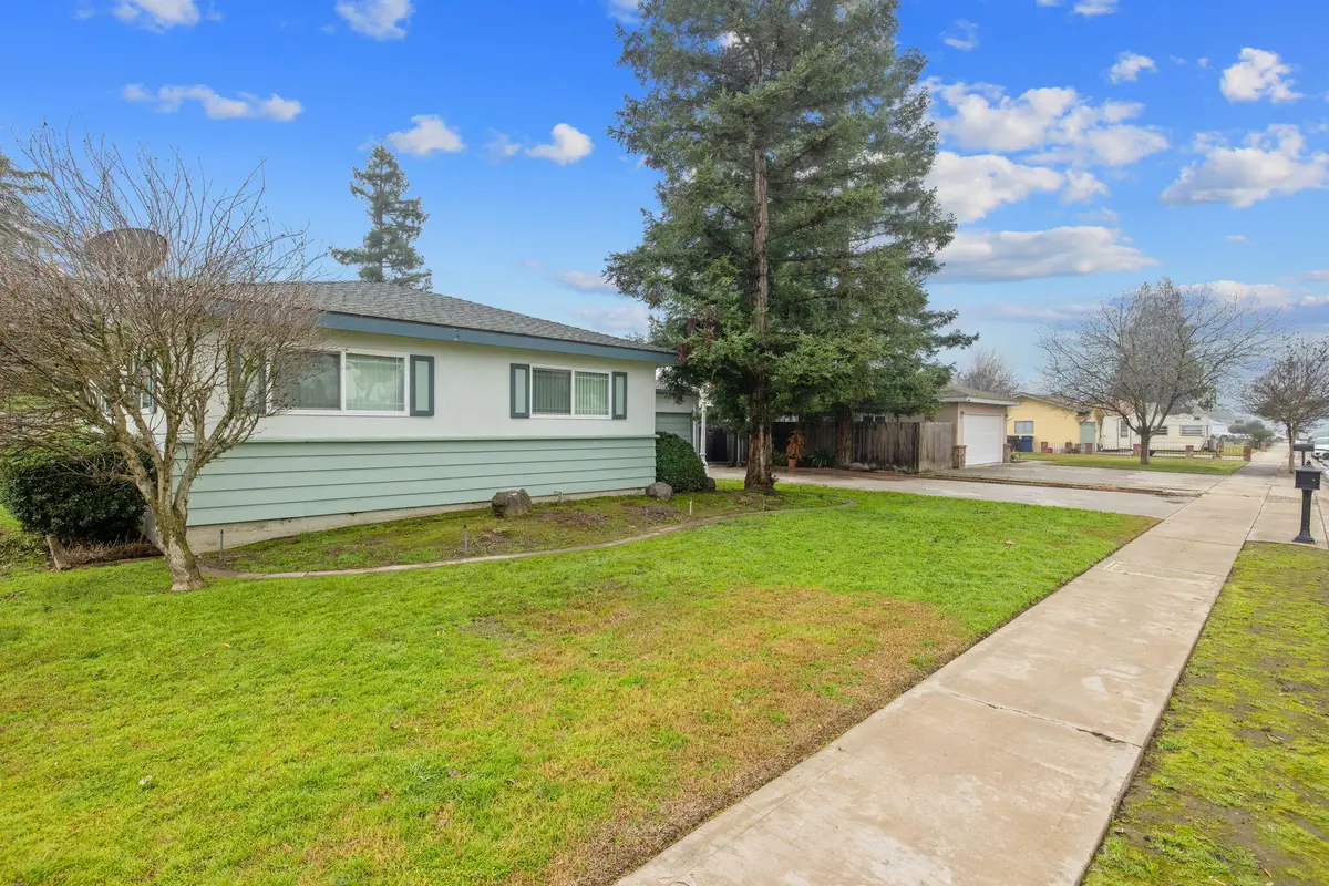 479 E Sandra Avenue, Tulare, CA 93274 - Image #1