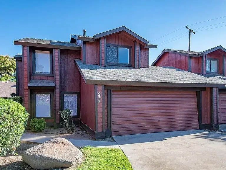 924 E Oakridge Avenue, Visalia, CA 93292 - Image #1