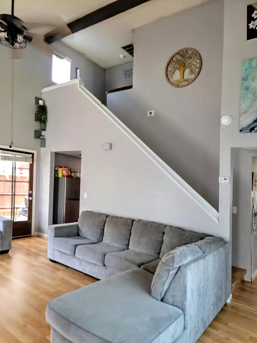 924 E Oakridge Avenue, Visalia, CA 93292 - Image #2