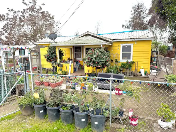 2671 W Alpine Avenue, Tulare, CA 93274