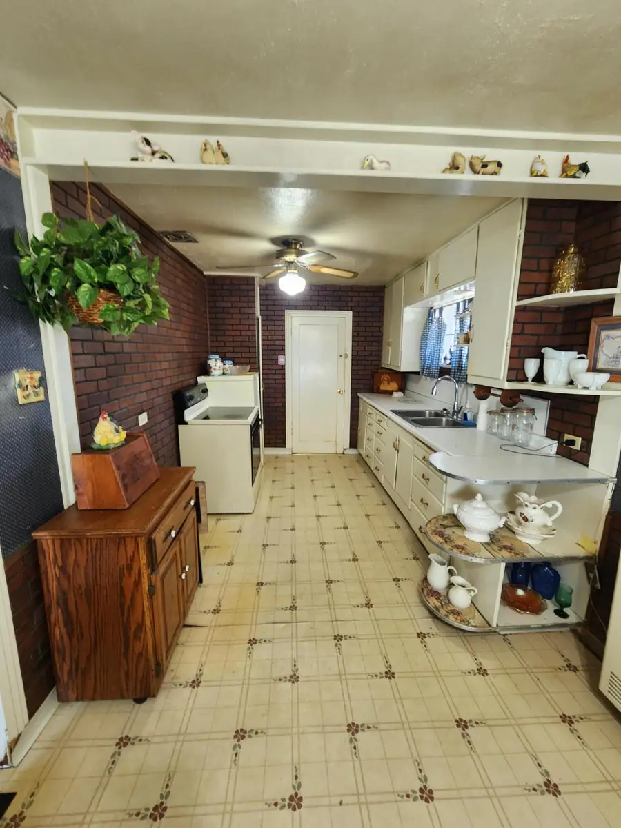 3136 E Bardsley Avenue Se, Tulare, CA 93274 - Image #2