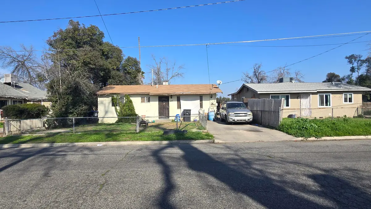 632 E Douglas Avenue, Visalia, CA 93292 - Image #1