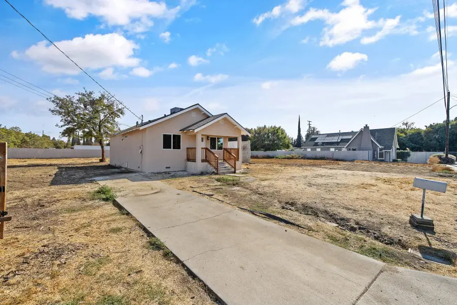 1344 S Liberty Street, Visalia, CA 93292 - Image #2