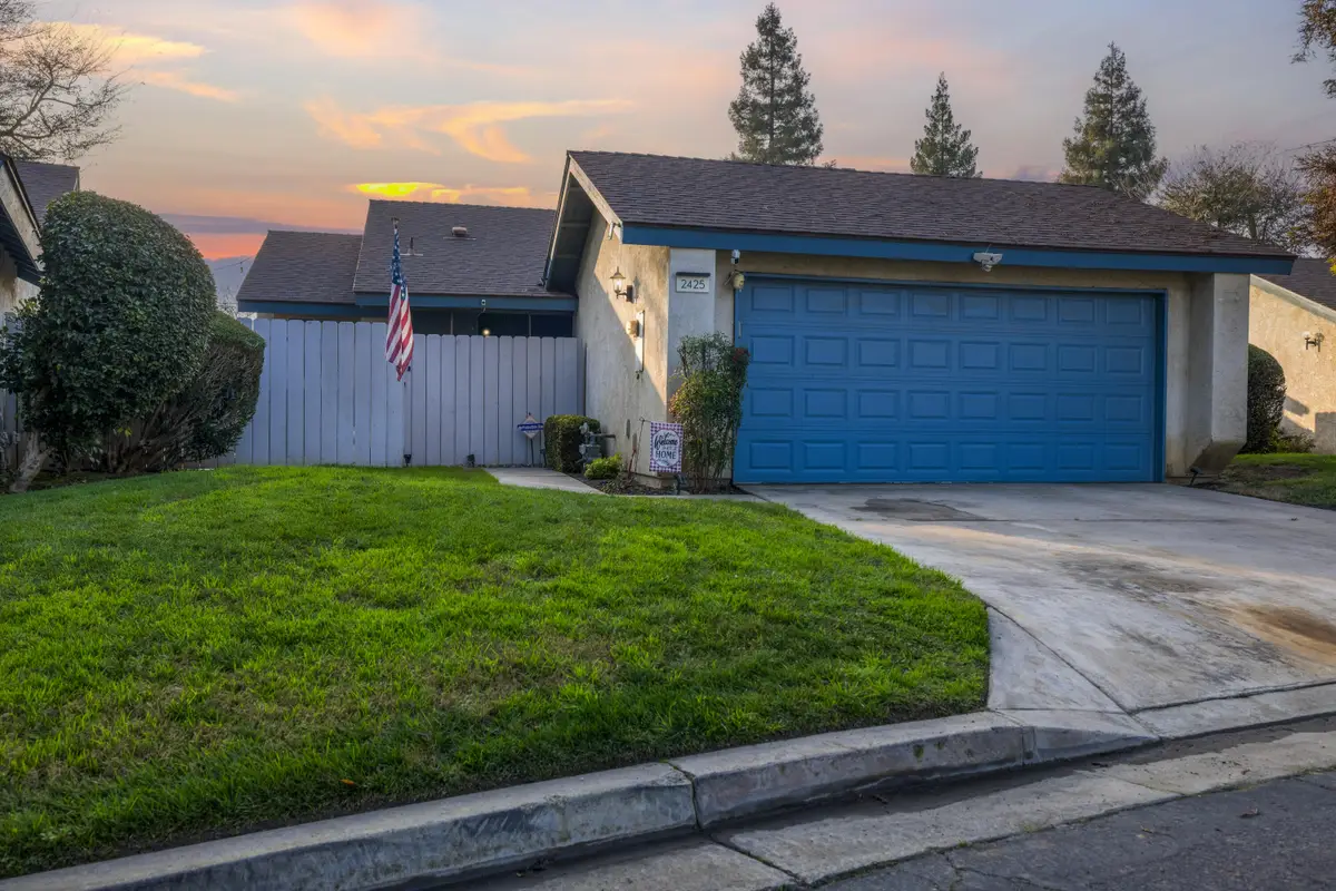 2425 S Meadowbrook Court, Visalia, CA 93292 - Image #1