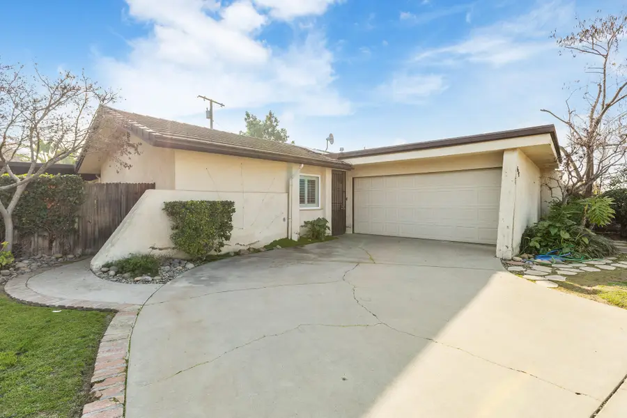 637 Village Green Street, Porterville, CA 93257 - Image #2