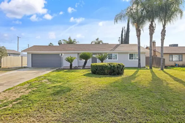 2072 E Olive Way, Dinuba, CA 93618