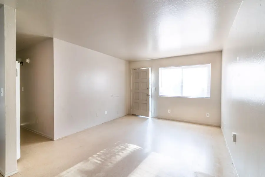 315 NE 3rd Avenue, Visalia, CA 93291 - Image #2