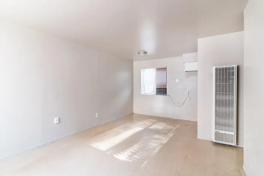 315 NE 3rd Avenue, Visalia, CA 93291 - Image #3