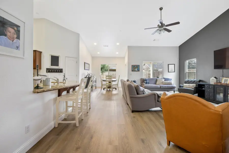 2603 E Harbor Island Avenue, Tulare, CA 93274 - Image #3