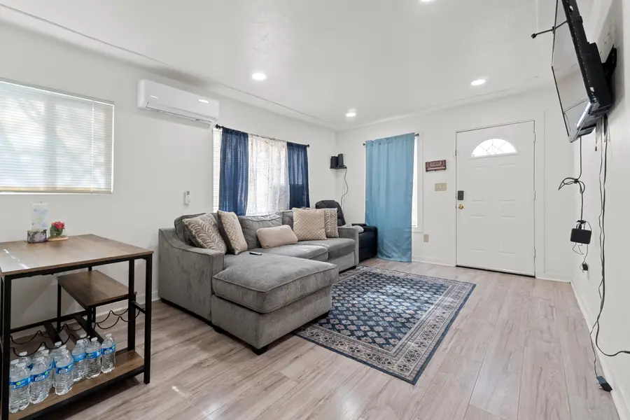 448 S Palm Street, Woodlake, CA 93286 - #2