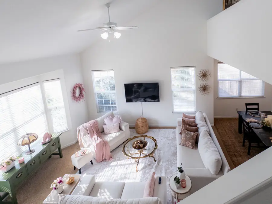 337 Village Drive, Dinuba, CA 93618 - #2