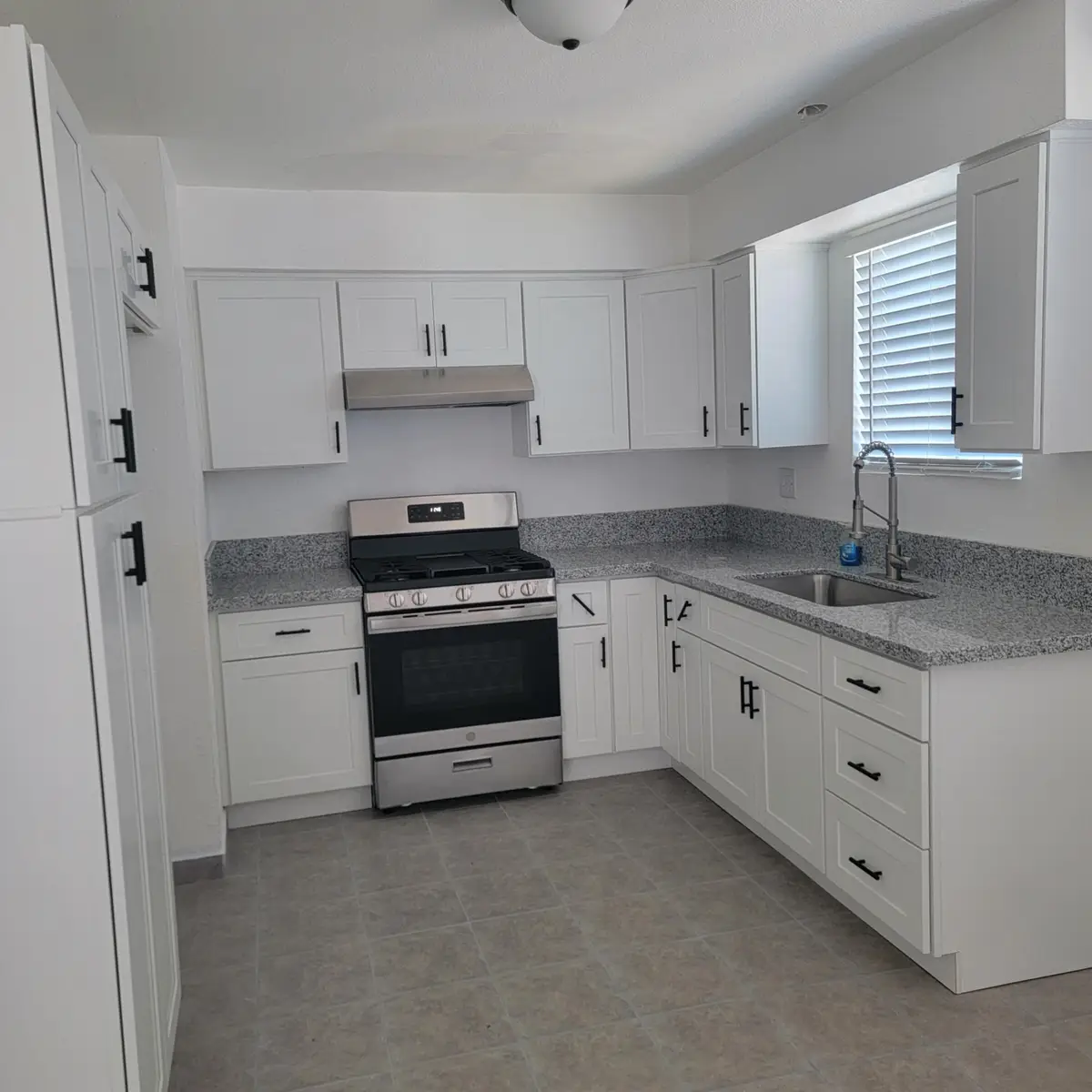 1035 N Linnell Avenue, Farmersville, CA 93223 - #1